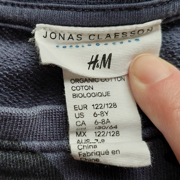 H&M orca sweatshirt 6-8 years - Picture 6 of 16